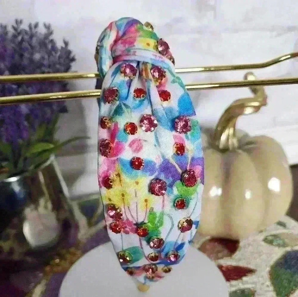 🌸Floral and Rhinestone Headband 🪻 - Picture 2 of 3